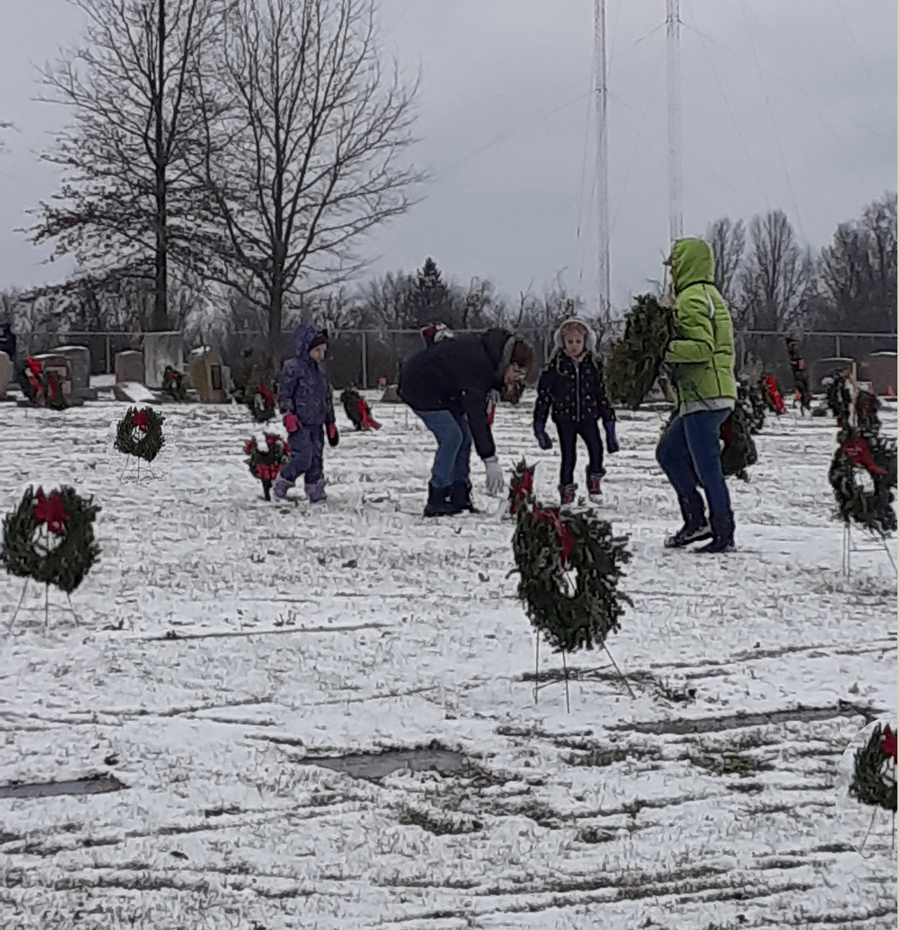 Royalton Recorder - Wreaths Across America Volunteers Place Wreaths On ...